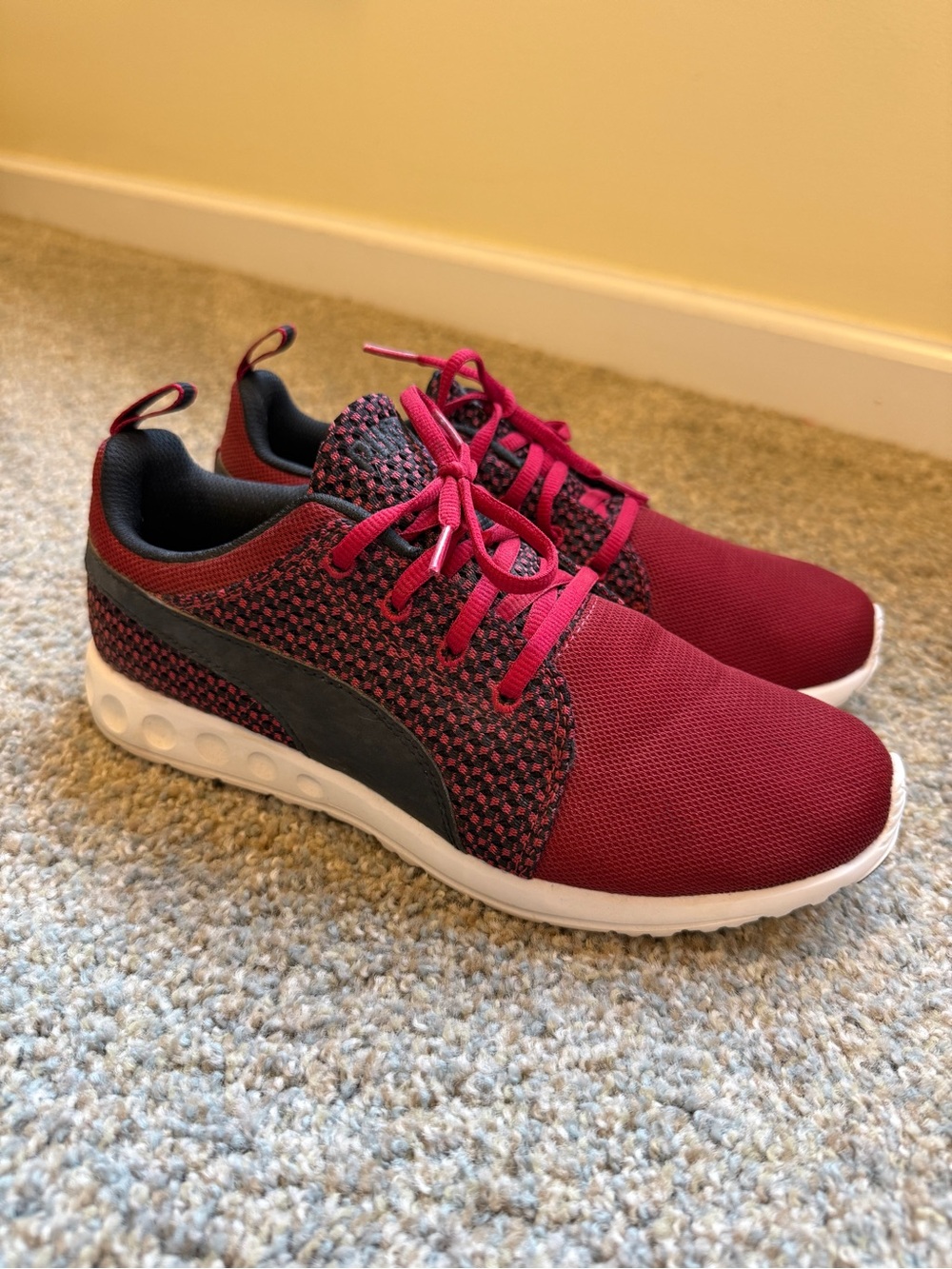 Women’s puma Burgundy Athletic Sneakers Black Accent Carson 2 size 8